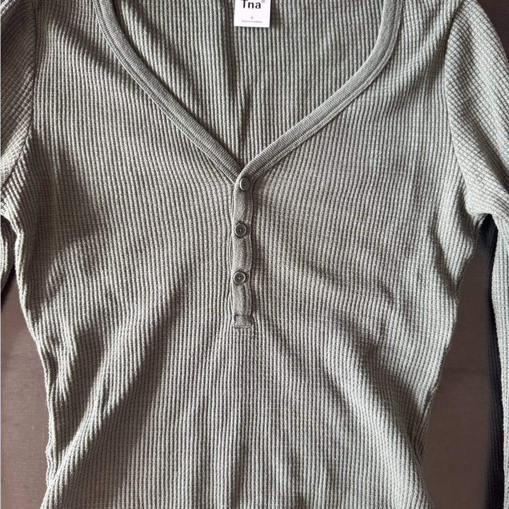 Aritzia TNA Sage Green Henley Ribbed Long Sleeve Top - Picture 2 of 3